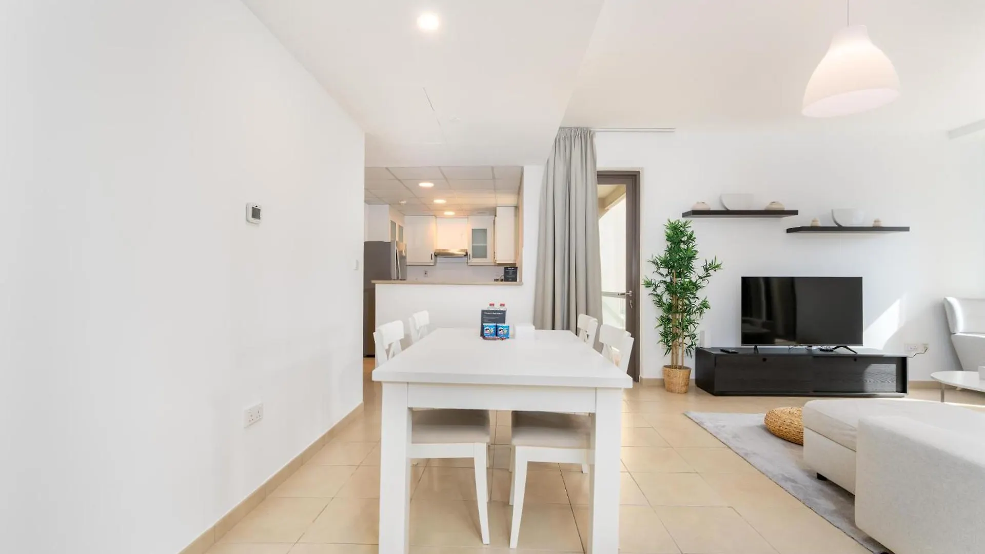 Semesterbostad Spacious 1-Bedroom At The Heart Of Jbr Dubai