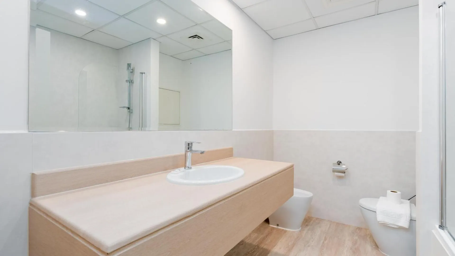 Spacious 1-Bedroom At The Heart Of Jbr Dubai Semesterbostad
