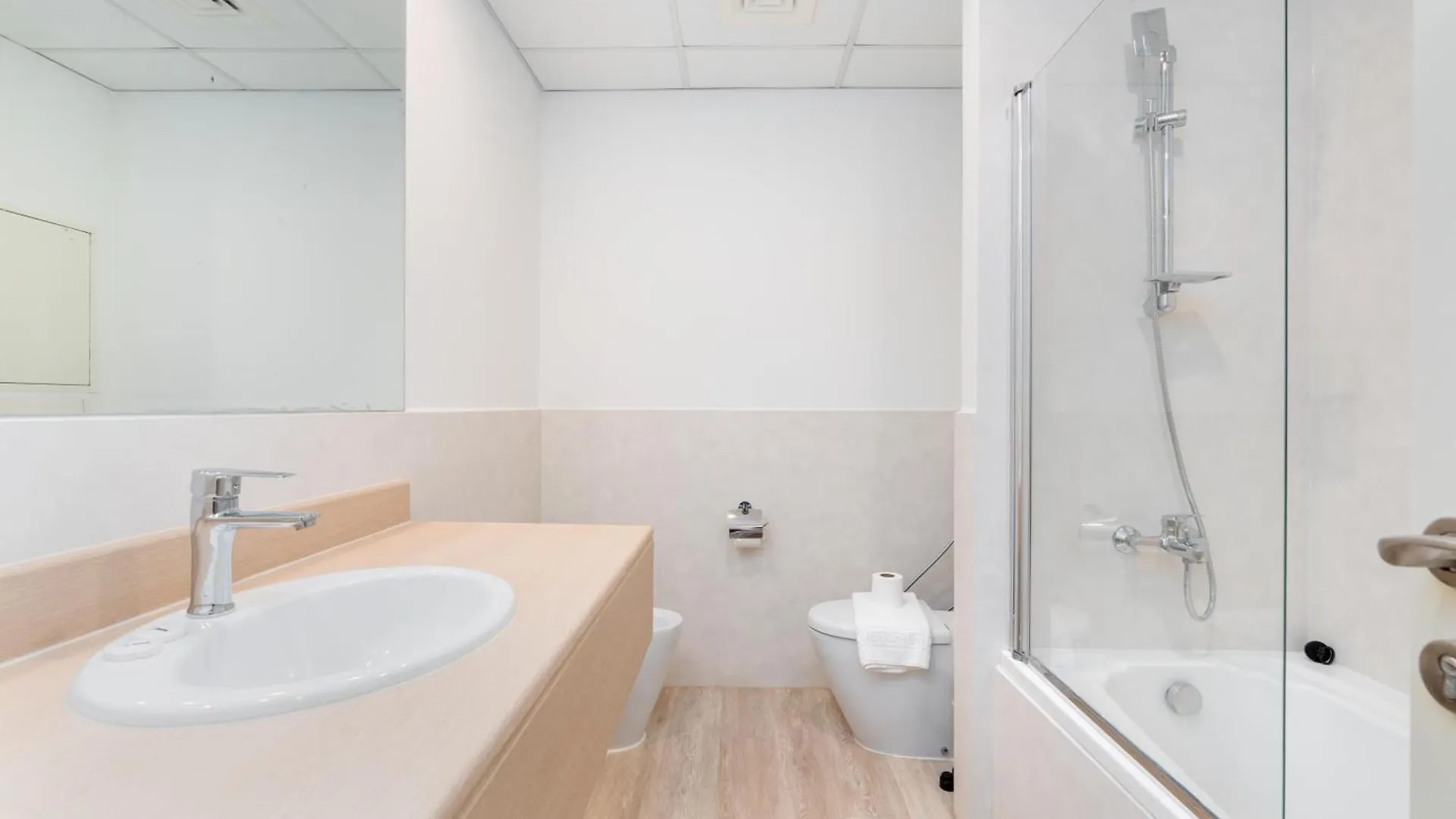 Spacious 1-Bedroom At The Heart Of Jbr Dubai Förenade Arabemiraten